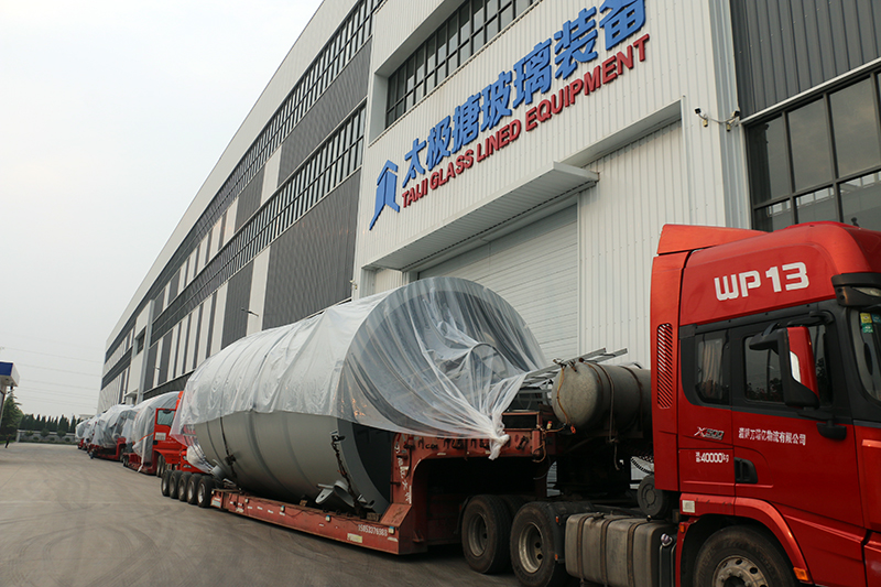 淄博太極公司大型高端搪玻璃設備批量發貨現場