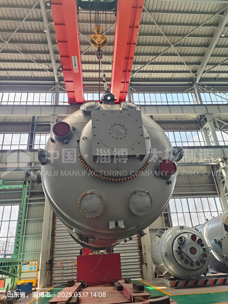 震撼！太極8萬升大型搪玻璃反應(yīng)釜發(fā)貨現(xiàn)場！